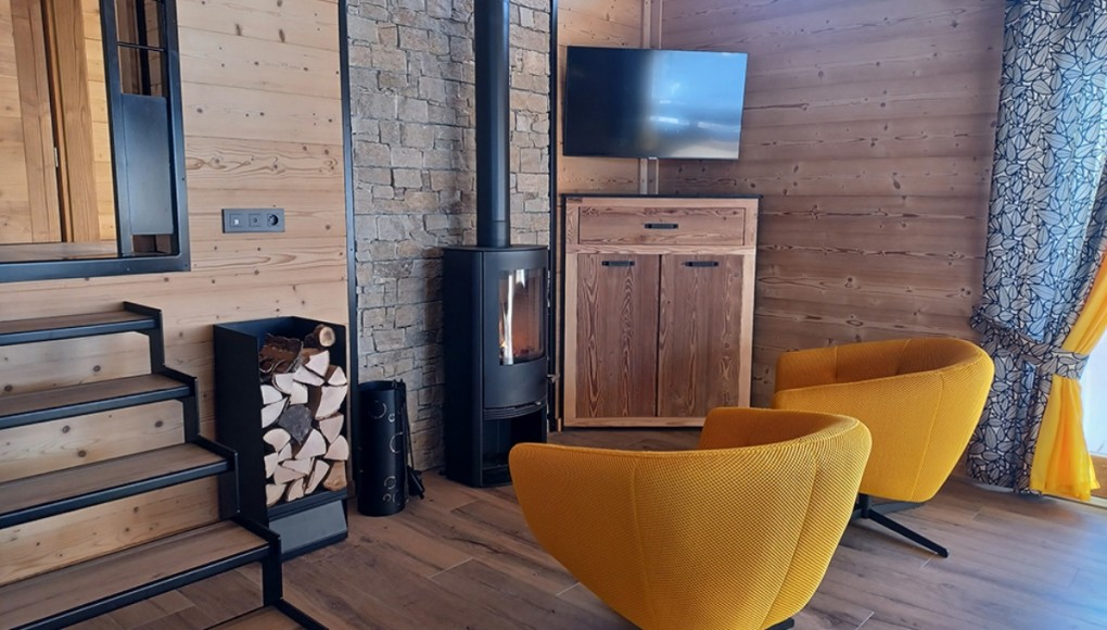 Chambre Un confortable salon-séjour avec vue sur les montagnes et pistes de ski - 1